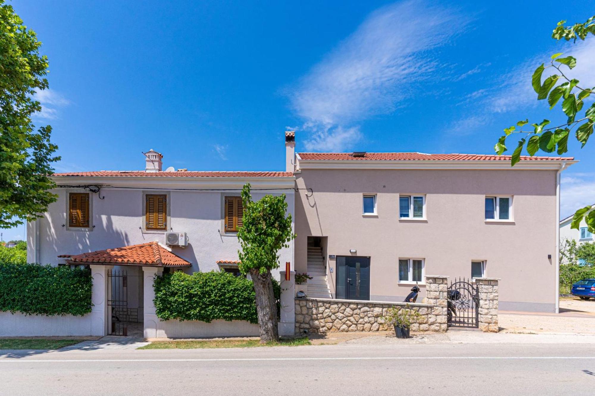 Rooms Kucic Cres Exterior photo
