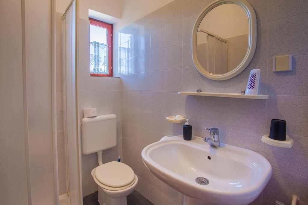 Rooms Kucic Cres Exterior photo