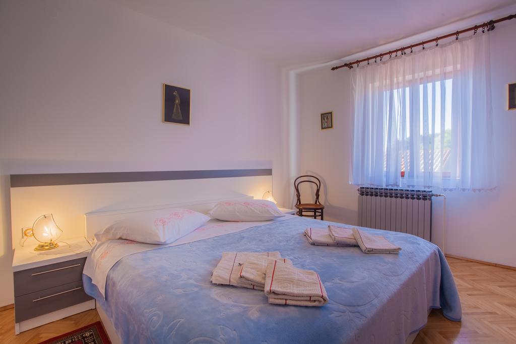 Rooms Kucic Cres Exterior photo