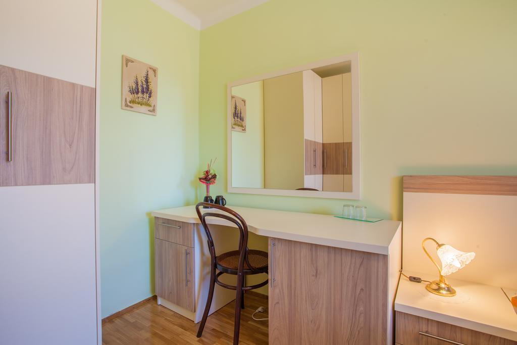 Rooms Kucic Cres Exterior photo