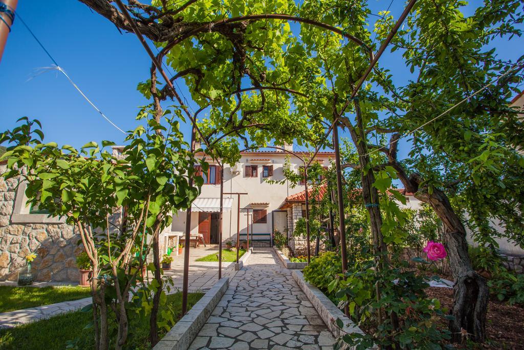 Rooms Kucic Cres Exterior photo