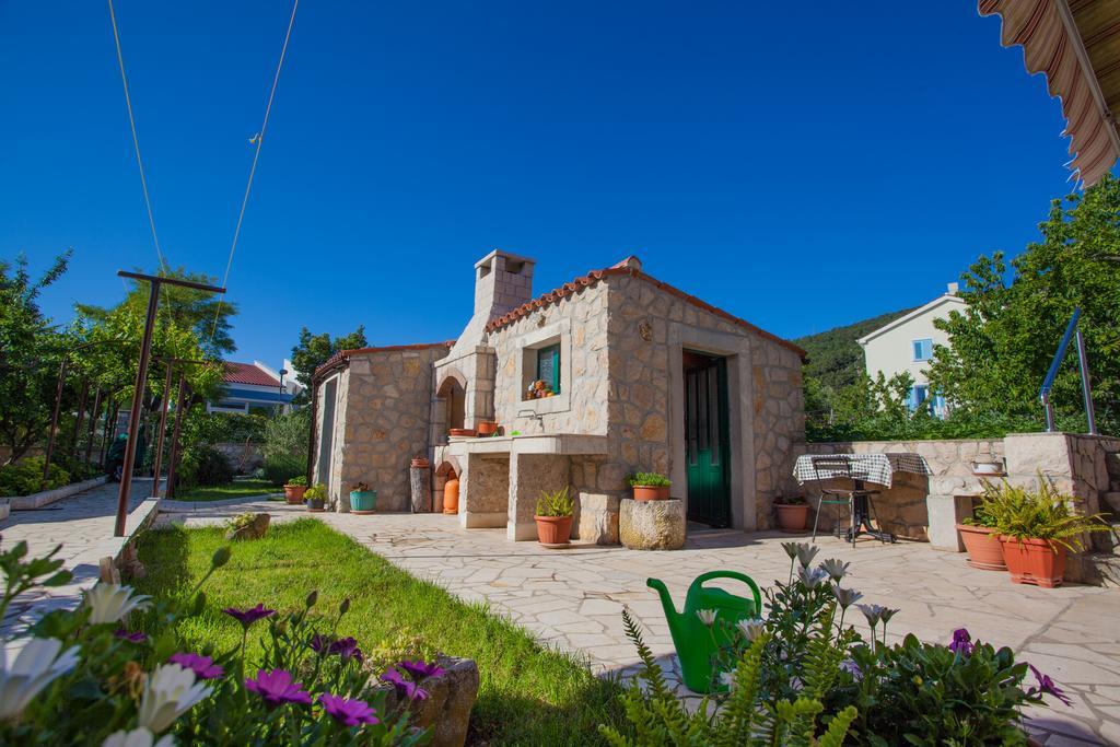 Rooms Kucic Cres Exterior photo